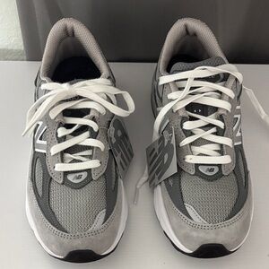 NWT New Balance 990 Womens Running Sneakers